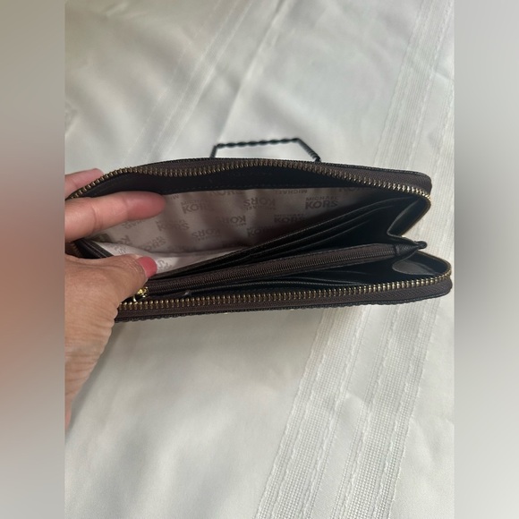 Michael Kors Chocolate Brown Wallet with Gold Plate - Picture 4 of 11